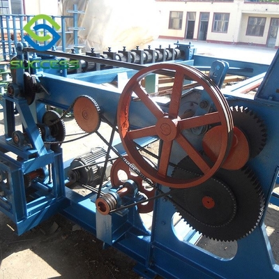 China Máquina de tecelagem de malha de arame galvanizado de aço inoxidável para produção em larga escala fornecedor