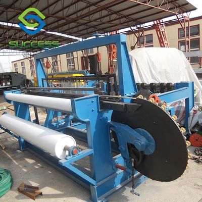 China Largura da rede 2300-4300mm Máquina de tecelagem de malha de arame farpado 7.5kw Potência fornecedor