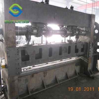 China Máquina de expansão de metal de aço inoxidável personalizada com forma de buraco de diamante e produção para necessidades de produção de alto volume fornecedor